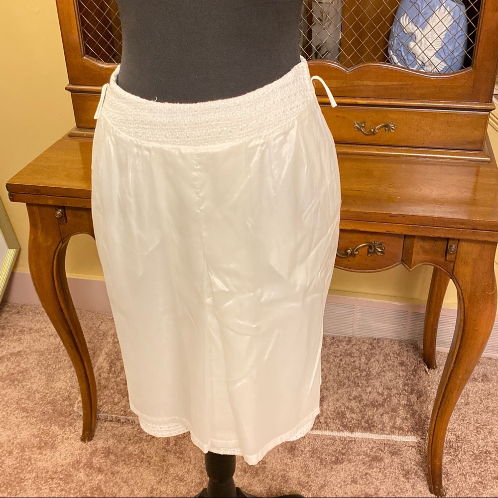 ❤️Salvatore Ferragamo White Tweed Kick Pleat Skirt. Size 40. - Picture 8 of 9